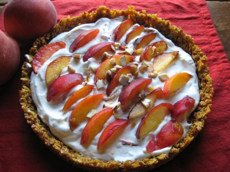 Cornflake Crust with Peaches and Cream. (Maureen Zebian/The Epoch Times)