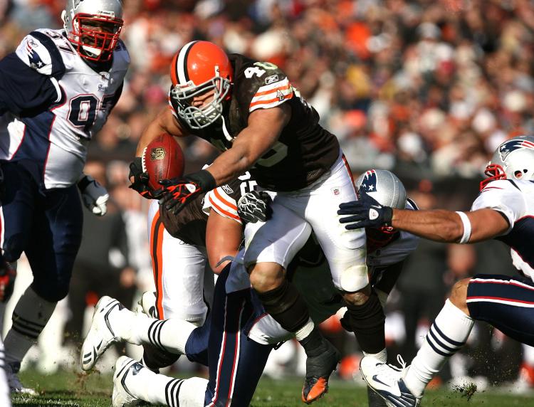 Patriots have little answer for Browns running back Peyton Hillis 