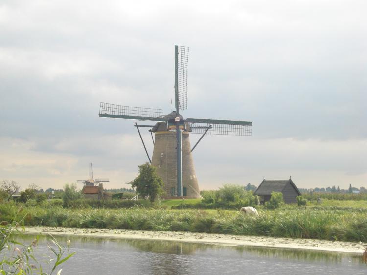 Typical Dutch landscape: a windmill in the polder.  (Courtesy of Carien De Zwart)