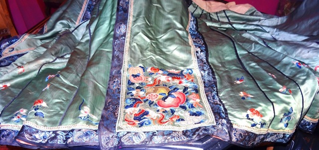 embroidered Chinese skirt