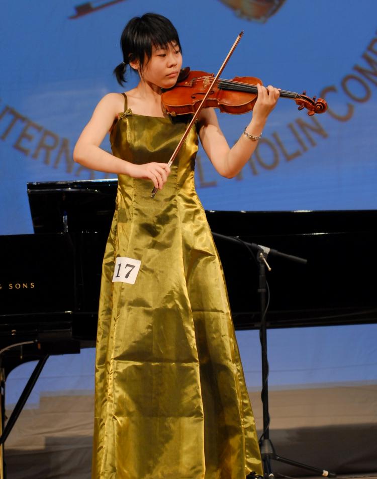 Violinist Yan Tong at the  Chinese International Violin Competition sponsored by New Tang Dynasty Television in New York City last year. (Courtesy of NTDTV)