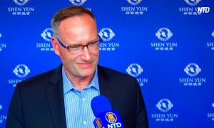 College Dean Says Shen Yun Can Rejuvenate the Spirit