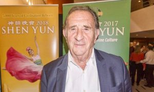 Veteran French Politician: Shen Yun a ‘World of Great Poetry’