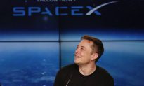 SpaceX Changes Plans to Send Tourists Around the Moon