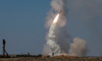 Russia Begins Missile System Delivery to Syria, Warns West on Peace Talks