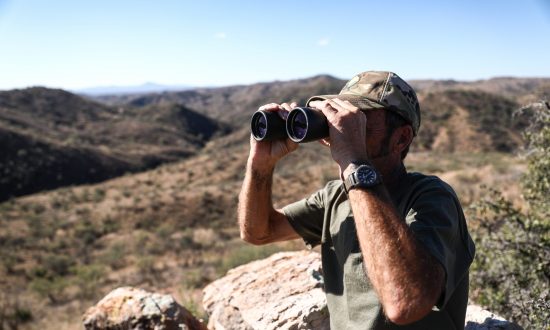 Εκτός των Frontlines, οι βετεράνοι βρίσκουν σκοπό στην υπεράσπιση μιας απομακρυσμένης συνοριακής περιοχής της Αριζόνα