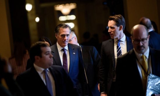 Ρεπουμπλικάνοι Slam Mitt Romney για την αντι-ατού-op-Ed