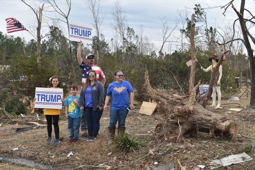 trump-melania-alabama-tornado-onlookers-526x350.jpg