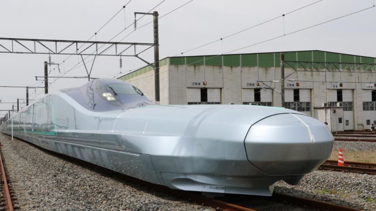 Japan Tests World's Fastest Bullet Train