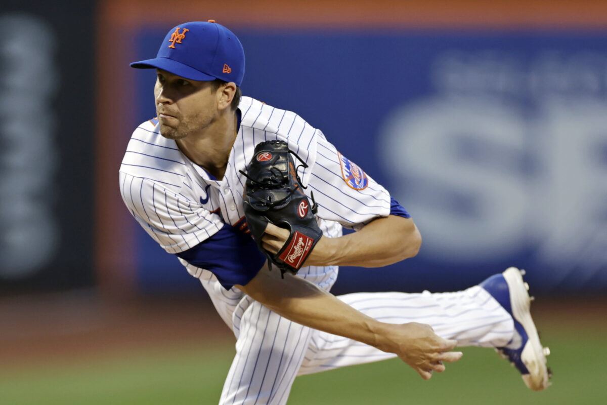 Download Jacob deGrom In The Sky Wallpaper