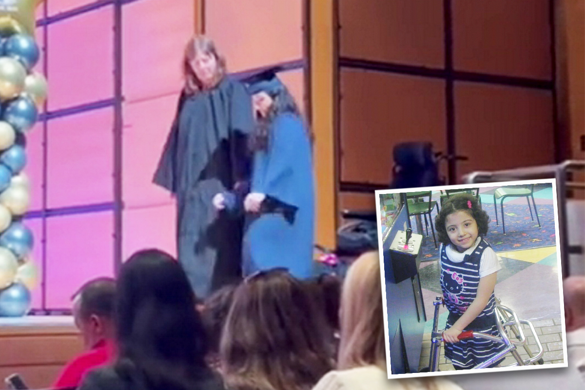 Disabled Student Takes First Steps in 10 Years on Stage at Her Graduation, Leaves Her Surprised Dad in Tears