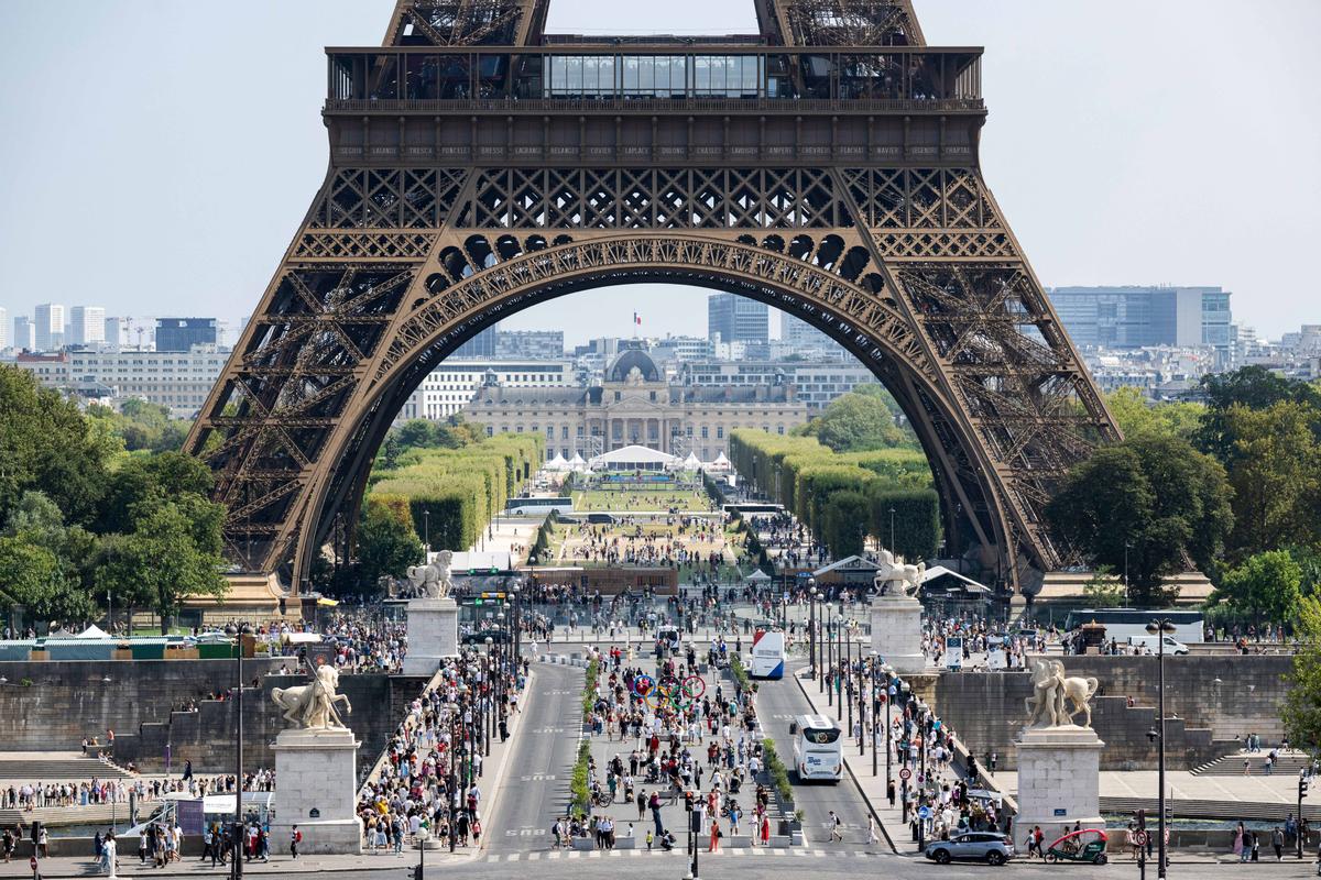 France’s Economy Flatlines Amid Export Slump, Weak Spending