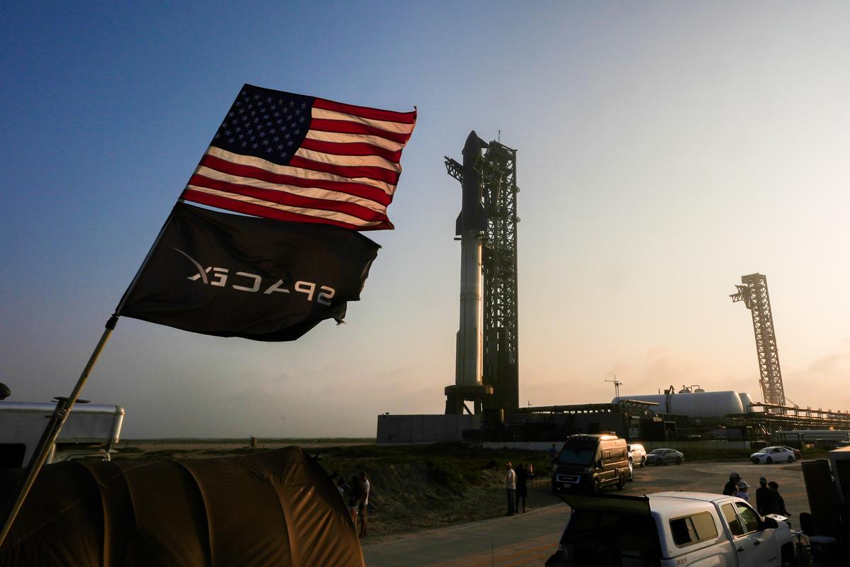 SpaceX Goes Public in Blockbuster Wall Street Debut