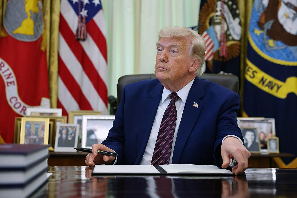 Trump Signs Executive Order Targeting Customs Fraud, Duty Evasion