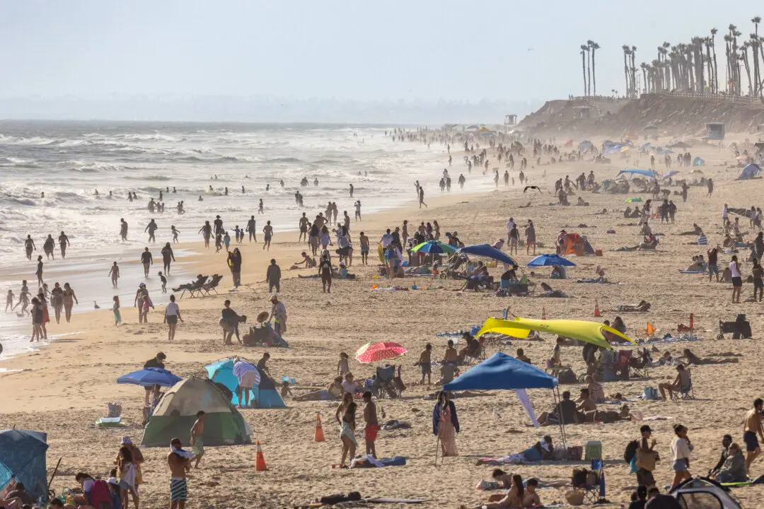 Unusually Strong El Niño Develops Early in Tropical Pacific