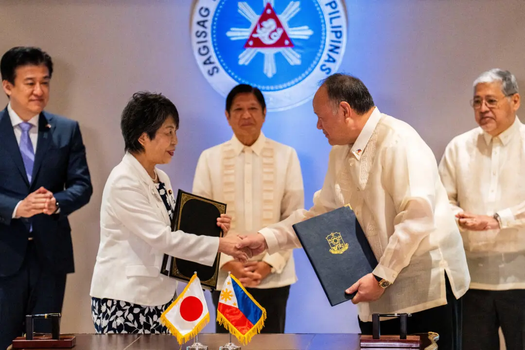 Japan, Philippines Begin Talks on Military Information-Sharing Pact