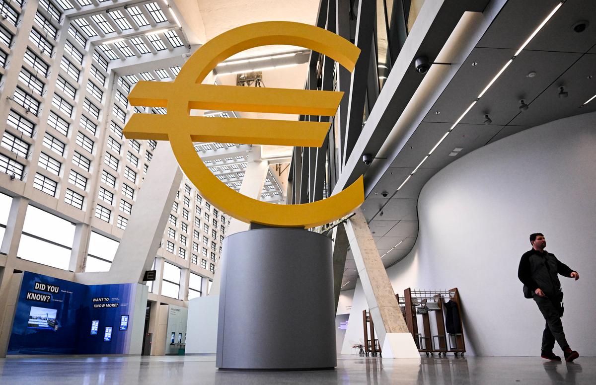 ECB Warns Energy, Trade Shocks Could Hit Eurozone Banks