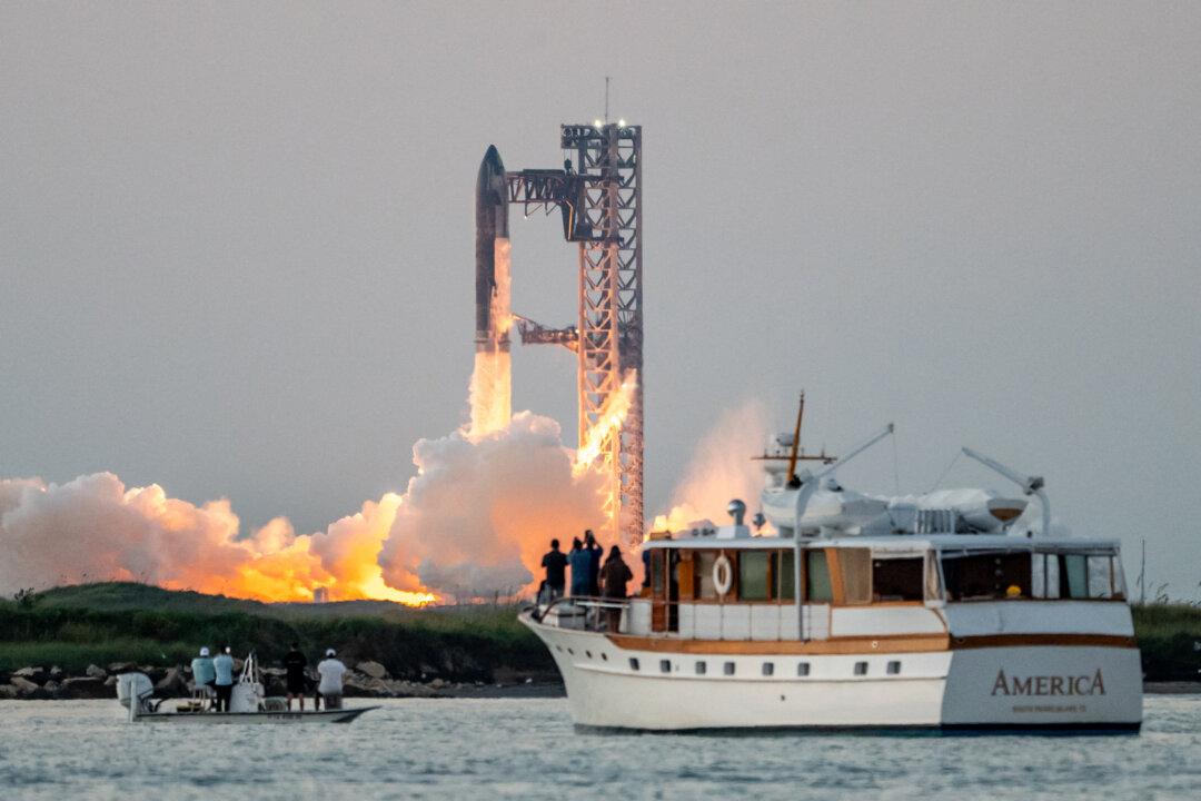 SpaceX Plans 8-Mile ‘Starpipe’ to Fuel Spaceship to Mars