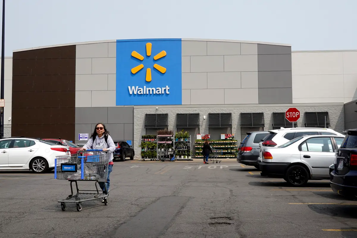 Walmart Posts Strong Quarter but Signals Caution for Year Ahead