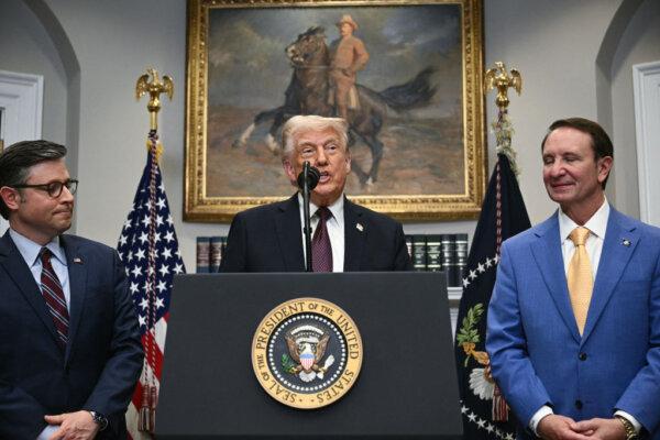 Trump Appoints Governor Landry as Special Envoy to Greenland; Bombs Thrown Before Bondi Beach Shooting Failed to Detonate