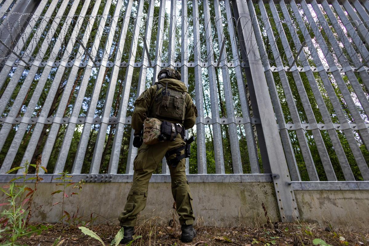 Polish Soldier Acquitted After Firing Shots Toward Migrants Illegally Crossing Border
