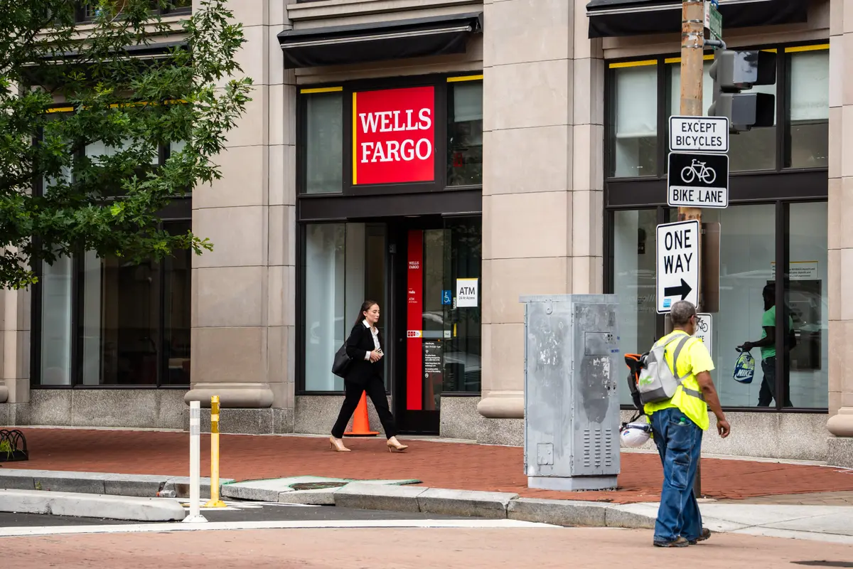 Wells Fargo Follows JPMorgan in Cutting Ties With Shareholder Proxy Advisers