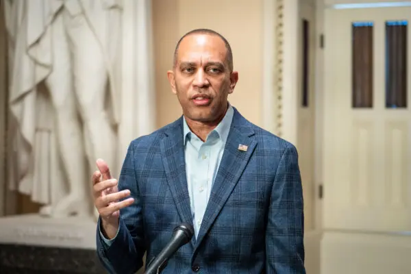 LIVE NOW: House Minority Leader Jeffries Speaks to Press on ICE