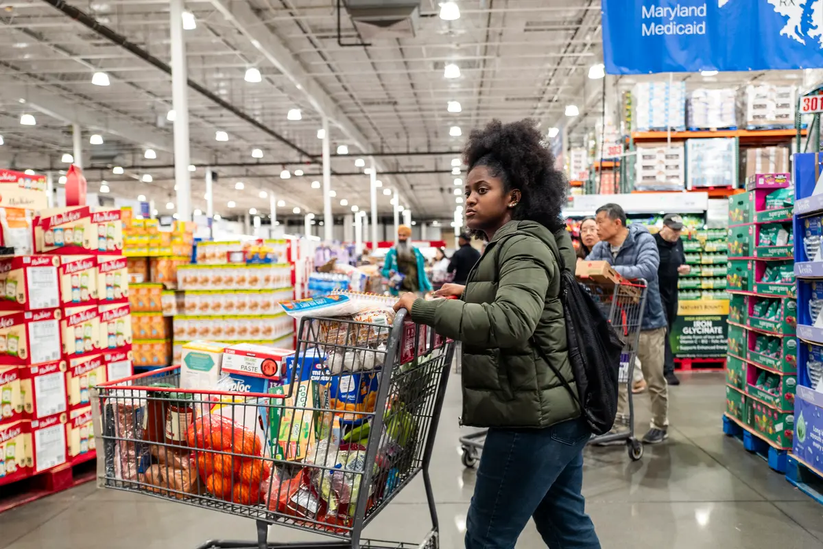 US Consumer Mood Brightens Heading Into Holiday Season: University of Michigan thumbnail