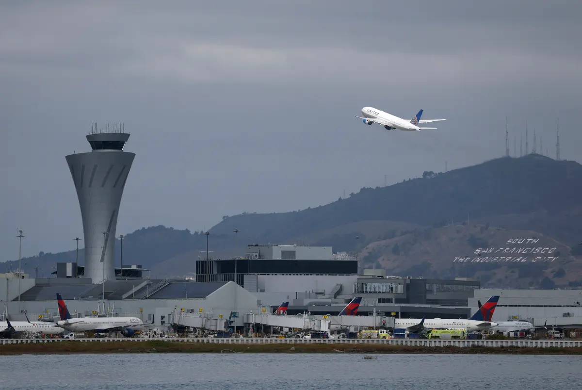 FAA Cutting Air Traffic at 40 Major Airports by 10 Percent Amid Government Shutdown thumbnail
