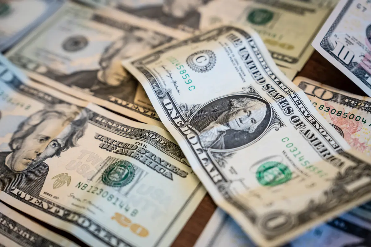 US Dollar Poised for Largest Annual Decline Since 2003 thumbnail