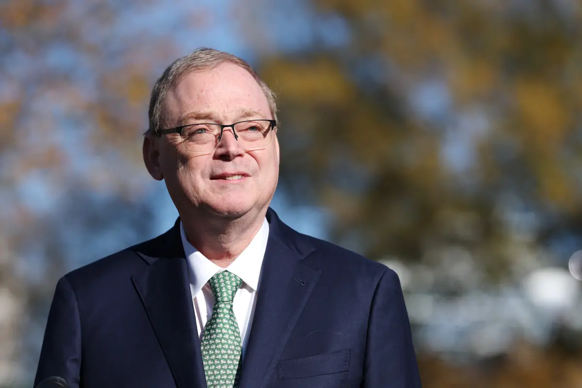 Hassett Rules Out Replacing Fed’s Lisa Cook on Central Bank Board