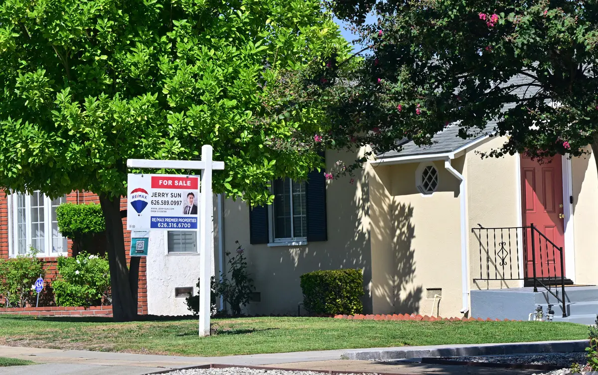 US Homebuying Demand Falls as Mortgage Rates Hit One-Year High