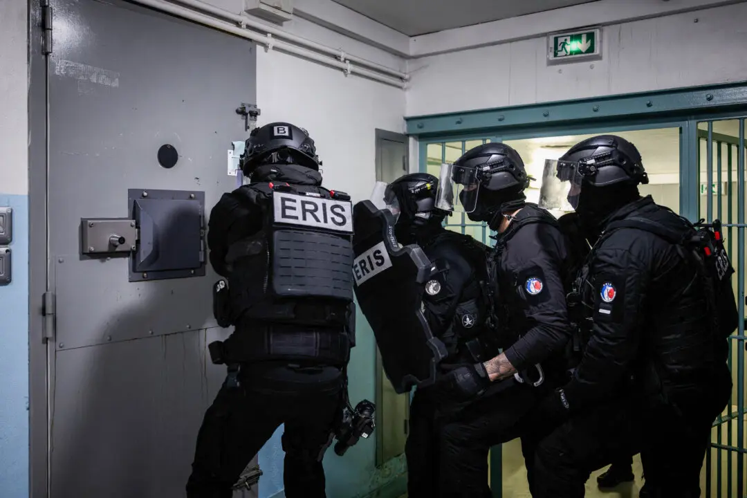 France Moves to Extend Right to Detain Illegal Immigrants Deemed Dangerous