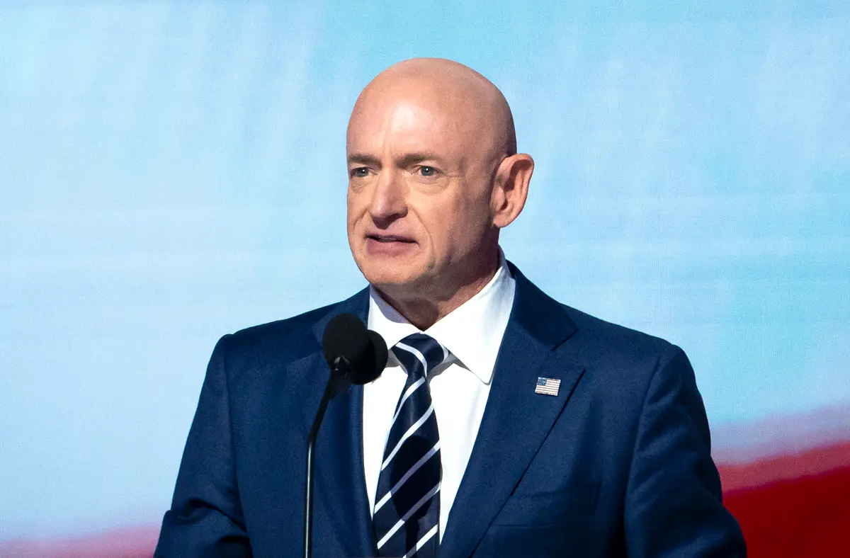 Pentagon Escalates Probe of Sen. Mark Kelly Over ‘Illegal Orders’ Video thumbnail