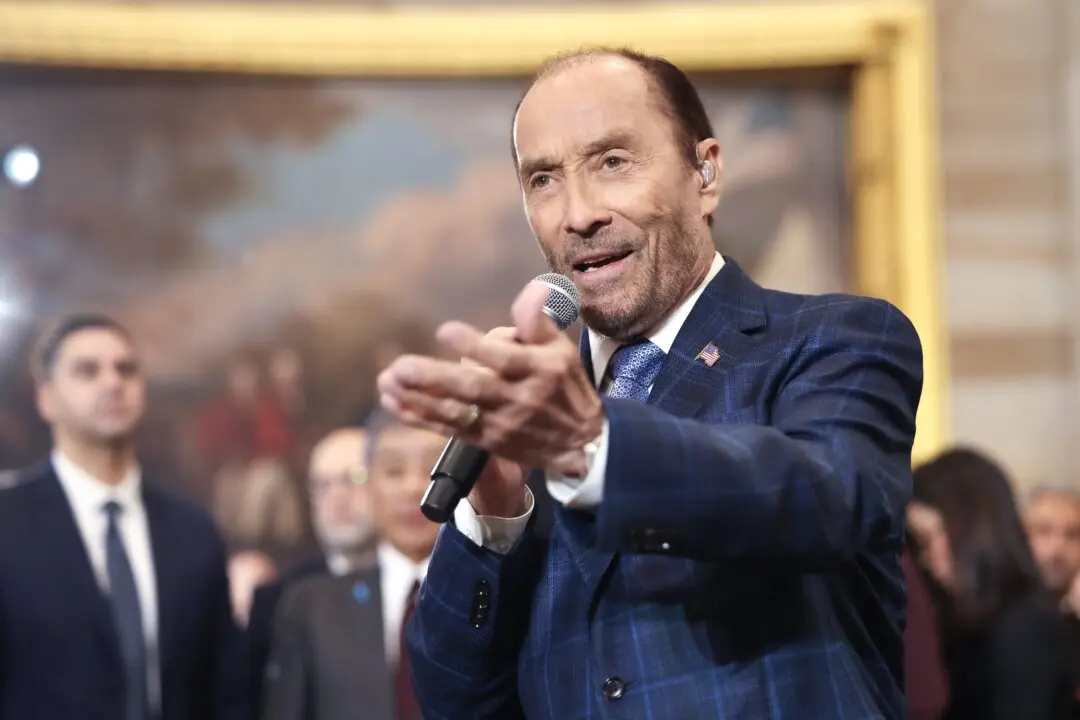 How Lee Greenwood Created the Modern-Day Patriotic Anthem, ‘God Bless the U.S.A.’