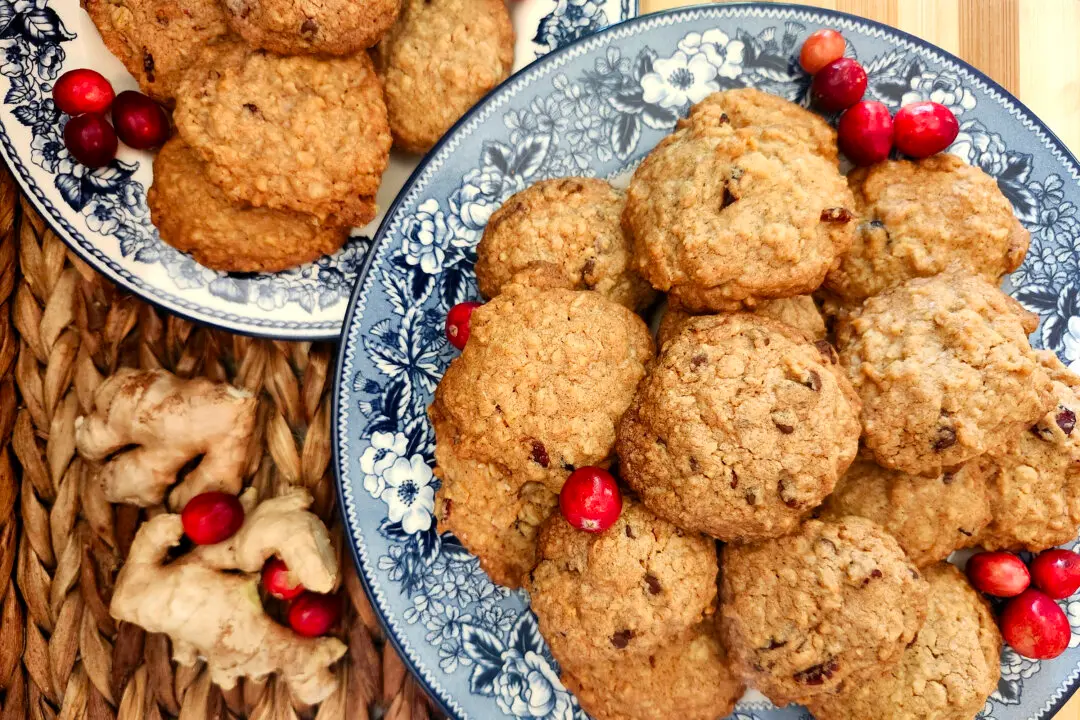 Hopelessly Devoted to Cookies? Try This Spiced Take on Classic Oatmeal