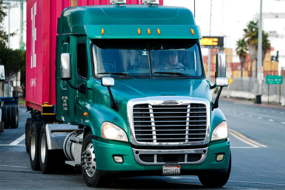 ICE Arrests 101 Illegal Alien Truckers in California thumbnail