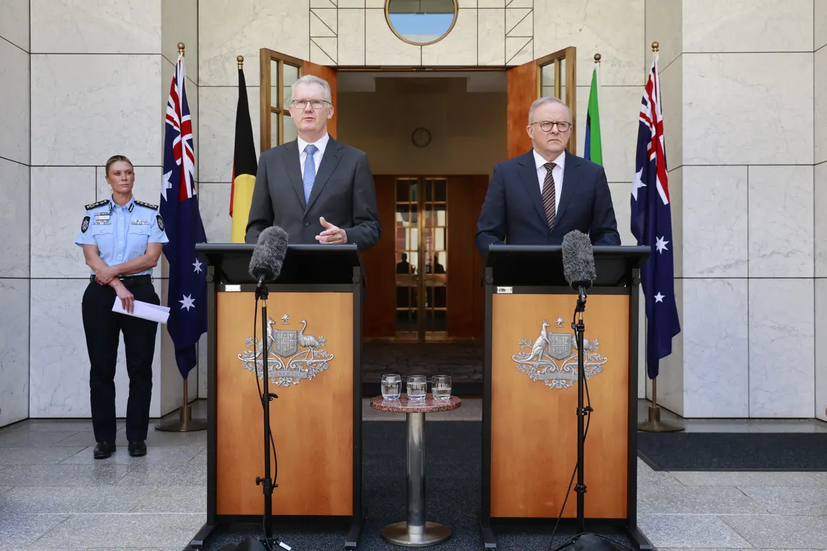 Australian PM to Launch Largest Gun Buyback Scheme in 30 Years after Bondi Terror Attack thumbnail