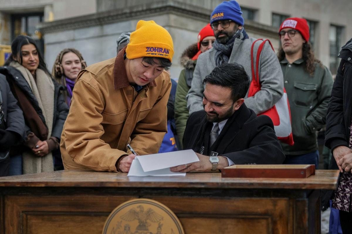 NYC Mayor Mamdani Defends Revoking Predecessor’s Executive Orders thumbnail
