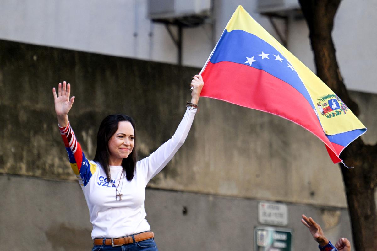 Trump Says He Will Meet Venezuelan Opposition Leader Machado as US Oversees Transition thumbnail