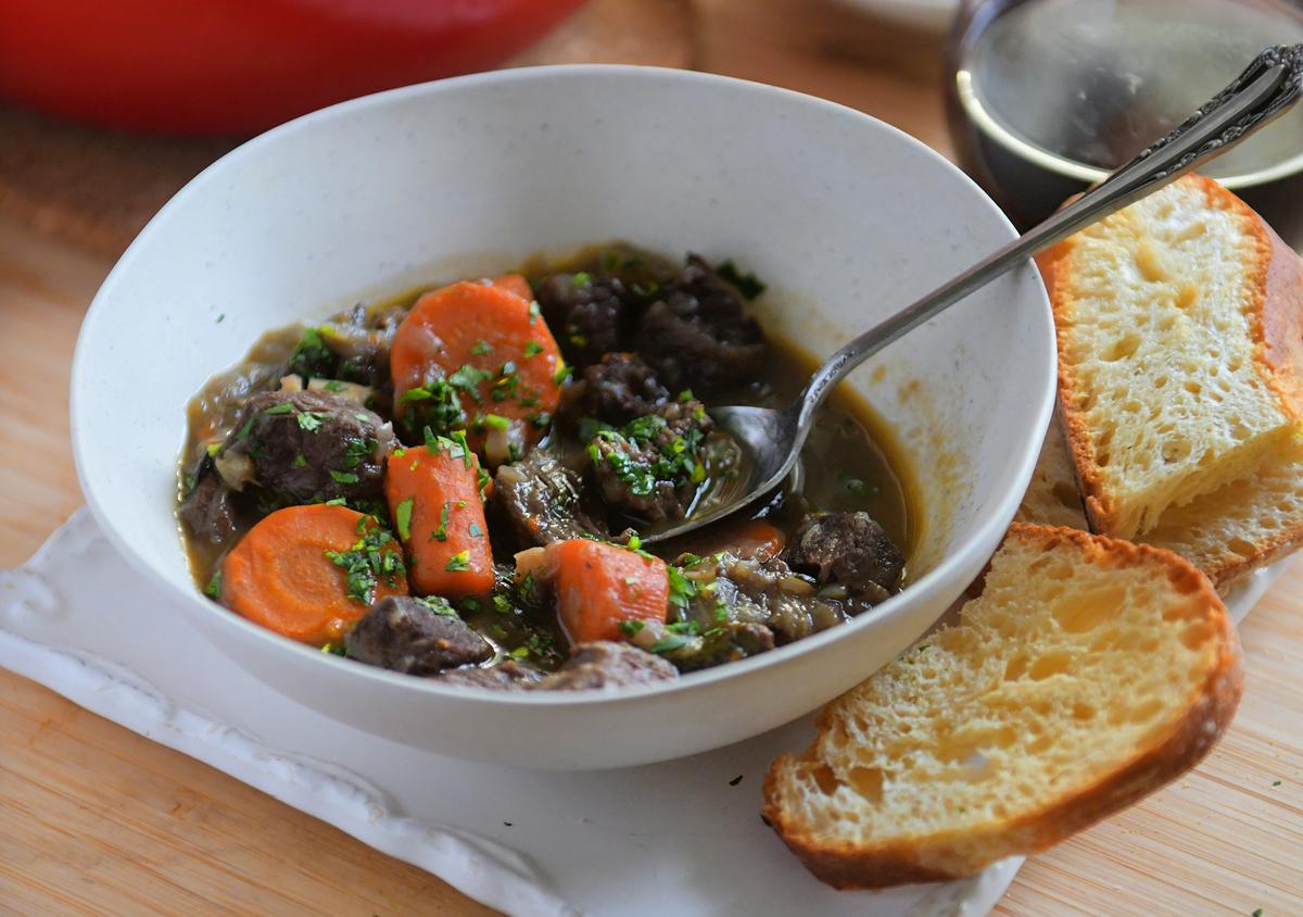 Re-create Anthony Bourdain’s Beef Bourguignon thumbnail