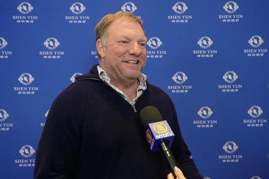 Writer and Filmmaker Keeps Coming Back to Shen Yun: ‘This Is the Most Beautiful Show’