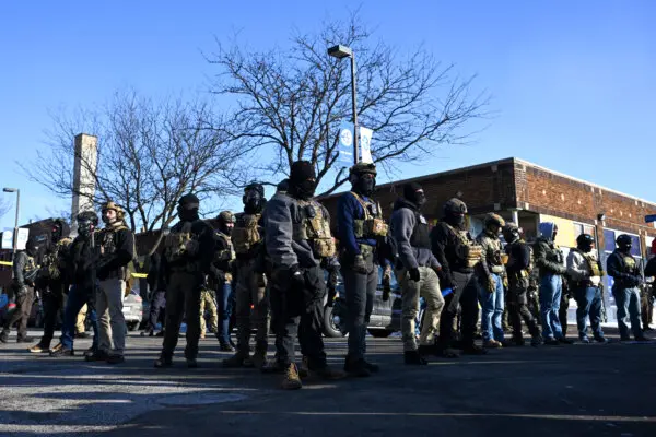 Trump to Send Border Czar Tom Homan to Minnesota; Winter Storm Snarls US Travel, Death Toll Rises