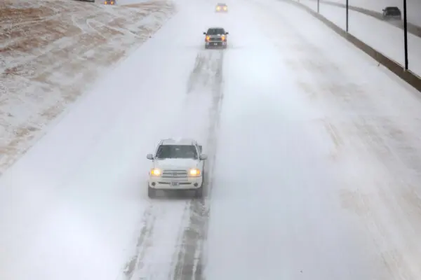 Massive Winter Storm Hits US With Heavy Snow, Ice, and Power Outages in Multiple Cities