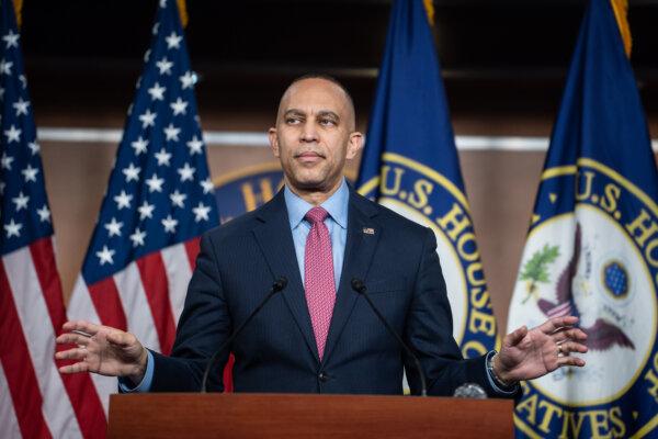 LIVE NOW: House Minority Leader Hakeem Jeffries Holds News Conference (April 20)
