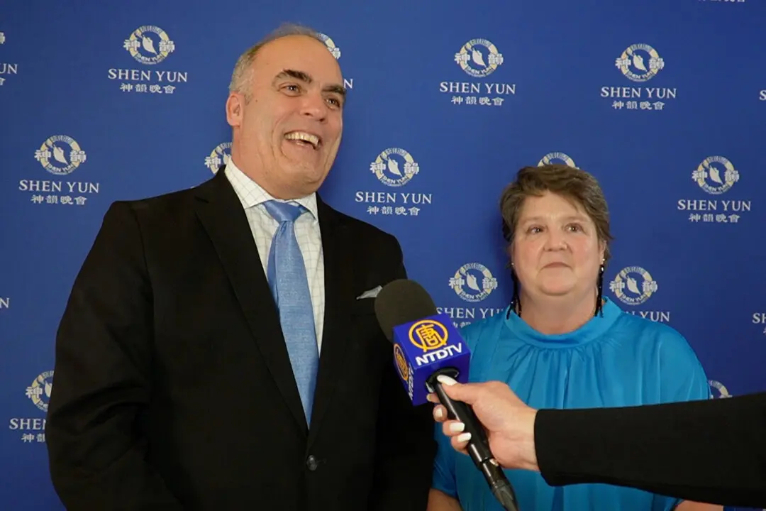 Carrollton Mayor Encourages Shen Yun to Continue Following Its Passion