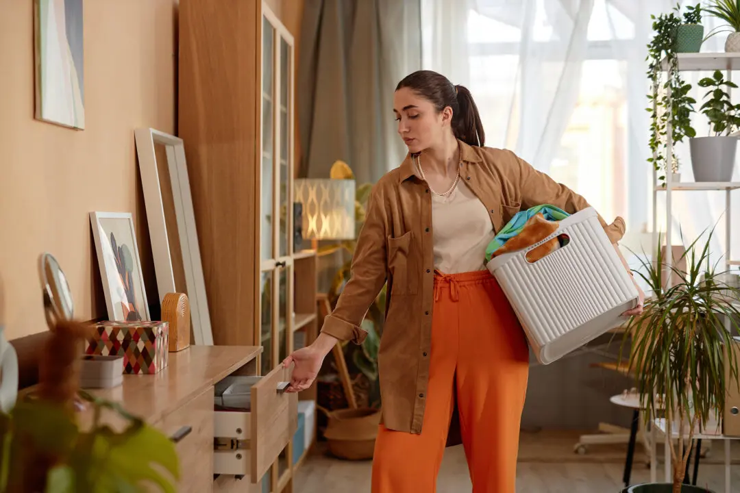 A Busy Mom’s Guide to Cleaning a House