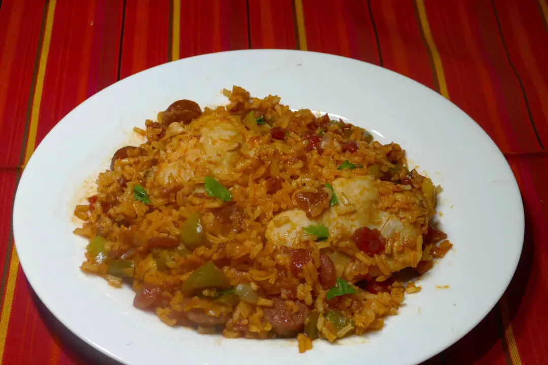 Spanish Chicken With Rice (Tender Chicken and Savory Rice)