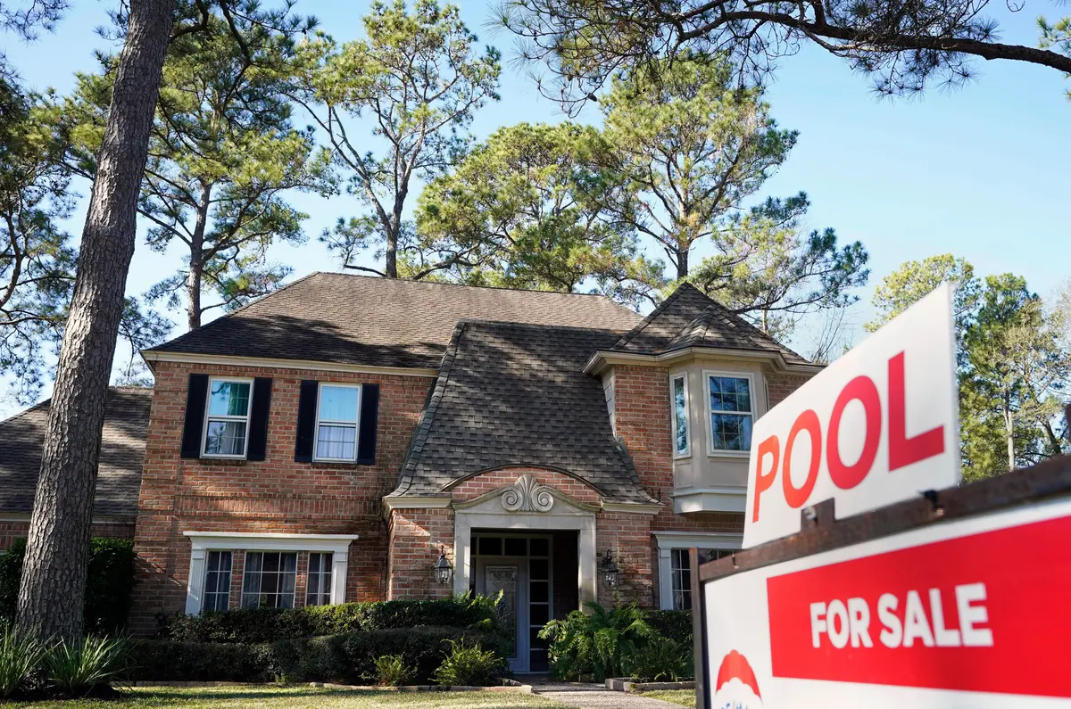 US Home Sales Rise, but Higher Mortgage Rates Cloud Outlook