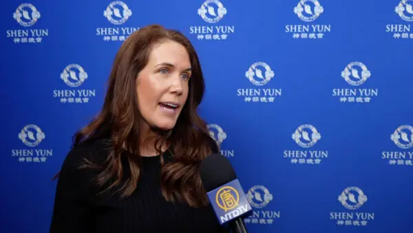 It’s ‘Amazing How Beautiful’ Shen Yun Is: Charlotte Audience Member